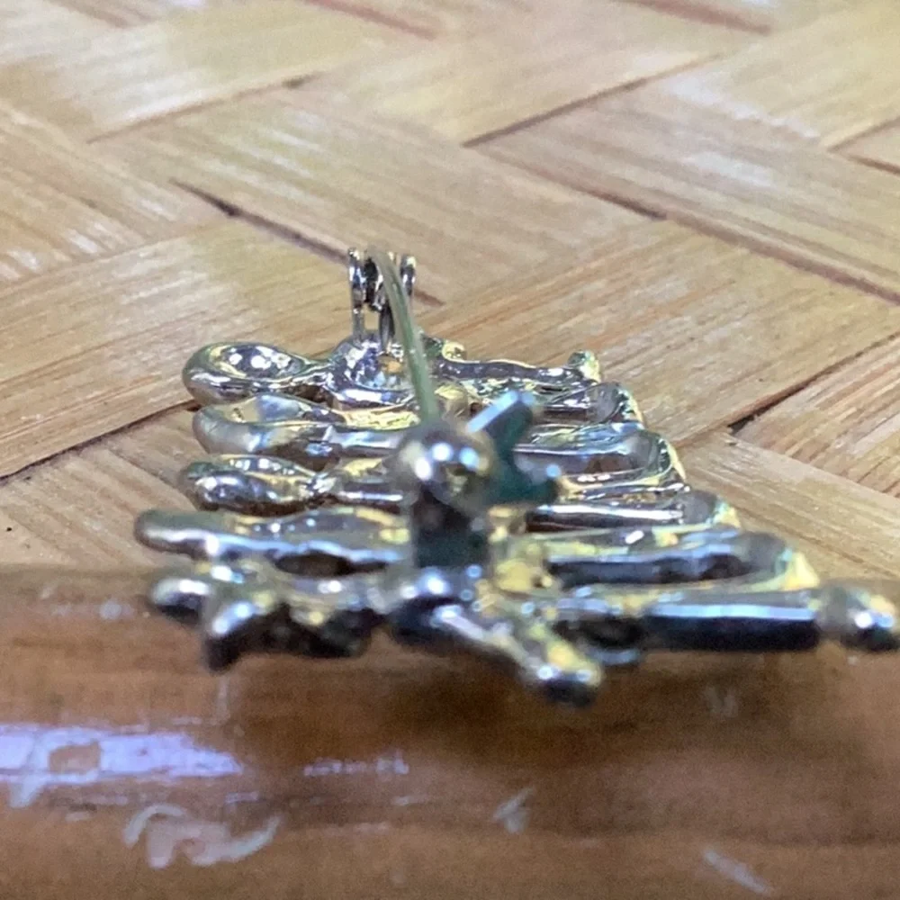 Vintage‎ Premier Silver Children Of The World Holding Hands Peace Love Unity Pin